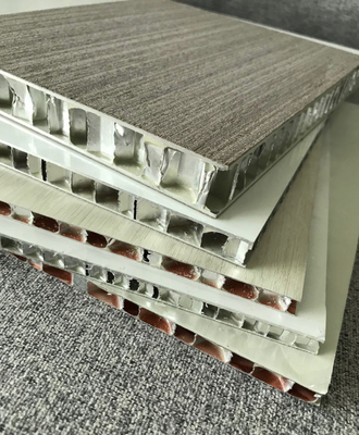 Dekoratif U Baffle Aluminium Panel Ceiling Butir Kayu Dilapisi Suspended Acoustic Ceiling Baffles