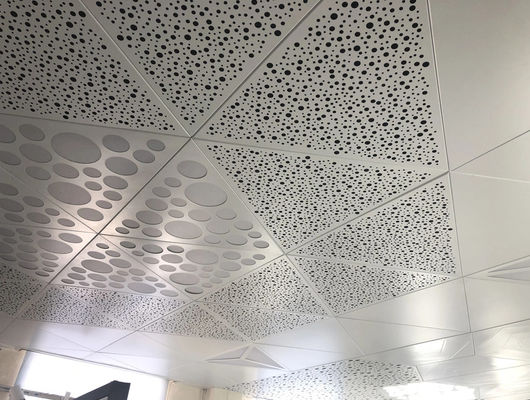 Langit-langit Segitiga Logam Aluminium Berlubang ISO9001 Untuk Proyek Bandara