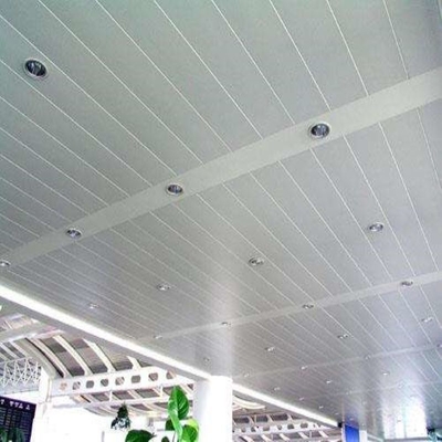 Fireproof S Strip Aluminium Metal Ceiling Lebar 600mm Untuk Pusat Perbelanjaan