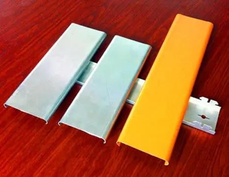 Linear U Strip Plafon Aluminium Strip 85mm Lebar Panel Strip Warna Perak