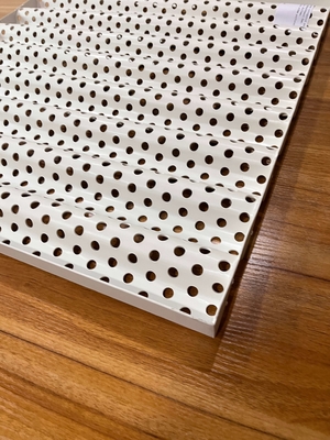 Sine Wave 600x630x2.0mm Panel Bergelombang Aluminium Dengan Perforasi Diameter 10mm
