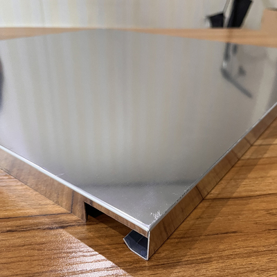 600x600mm Aluminium Metal Ceiling Non Perforasi Aodnized Half Mirror Aluminium Hook On Panel