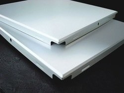 Klip 600x600mm Di Plafon Dengan Ketebalan 30mm Miring Dan Tepi Persegi