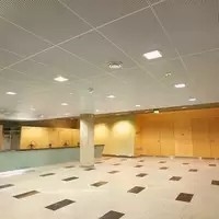 Klip 600x600mm Di Plafon Dengan Ketebalan 30mm Miring Dan Tepi Persegi