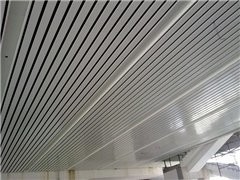 Ketebalan 0,5mm G Strip Aluminium Metal Ceiling Untuk Pusat Perbelanjaan