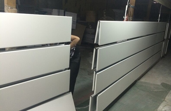 Ketebalan 0,5mm G Strip Aluminium Metal Ceiling Untuk Pusat Perbelanjaan