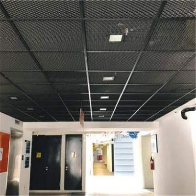 600 * 600 Aluminium Ceiling Panel Berbaring Pada Sistem Plafon Mesh yang Diperluas