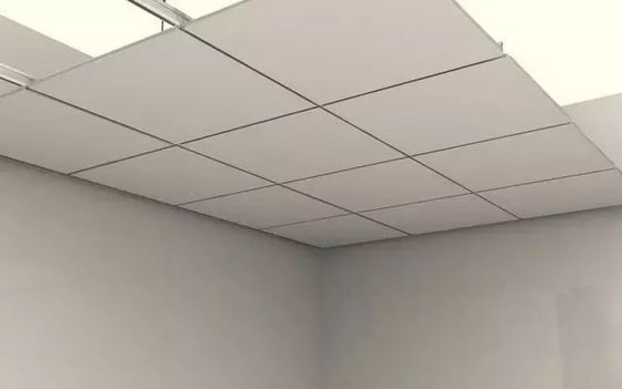 600x600mm Aluminium Berbaring Di Plafon Tebal 0,5mm Untuk Pusat Konvensi