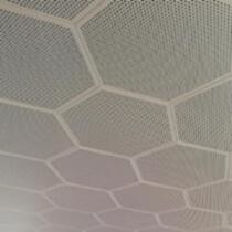 Aluminium Hexagonal Clip In Ceiling 0.7mm Tebal Untuk Convention Center