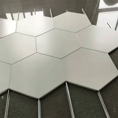 Aluminium Hexagonal Clip In Ceiling 0.7mm Tebal Untuk Convention Center
