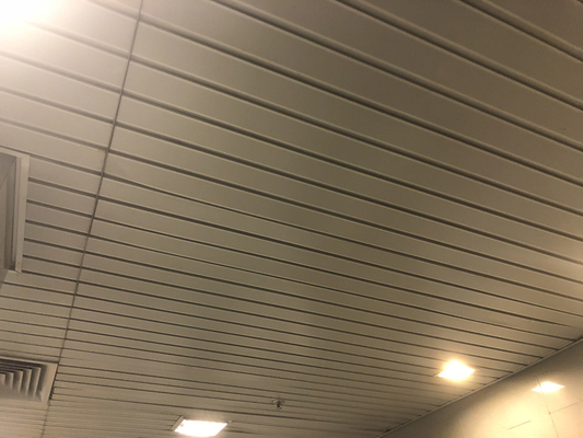 Langit-langit Logam Aluminium G Strip Warna yang Dapat Disesuaikan Untuk Stasiun Metro