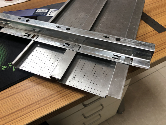 Langit-langit Logam Aluminium G Strip Warna yang Dapat Disesuaikan Untuk Stasiun Metro