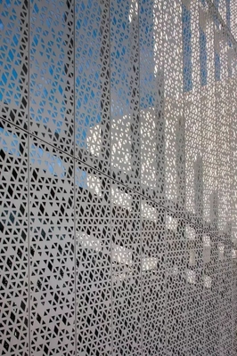 Panel Berlubang Aluminium 1600x6000mm Warna Dapat Disesuaikan Untuk Stasiun Metro