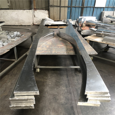2mm Ketebalan Aluminium Baffle Wave Ceiling Untuk Gedung Perkantoran