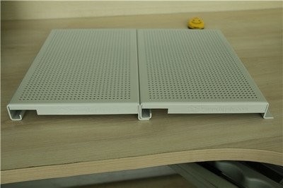 1500 * 4000mm Hook On veneer Aluminium Metal Ceiling Untuk Stasiun Metro