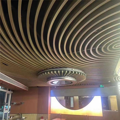 Disesuaikan Aluminium Curved U Baffle Ceiling RAL Color Powder Coated