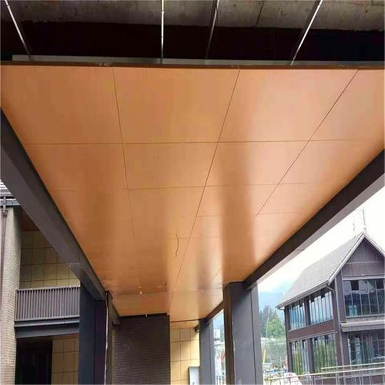 600x600 Aluminium Metal Ceiling Warna Kayu Kait Berlubang Pada Panel Plafon