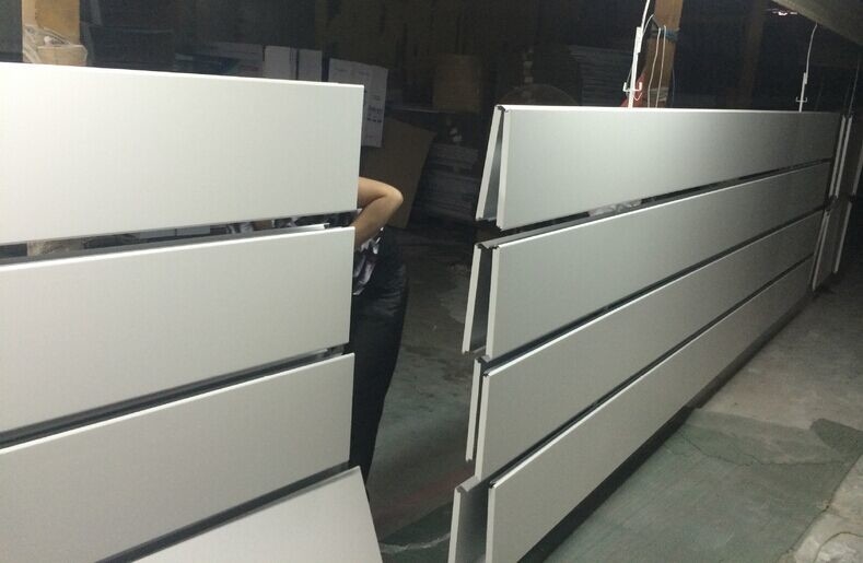 Ketebalan 0,5mm G Strip Aluminium Metal Ceiling Untuk Pusat Perbelanjaan